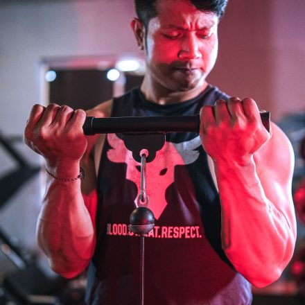 Movestorm Lite Straight Grip Bar – powder-coated steel bar with rubber grips